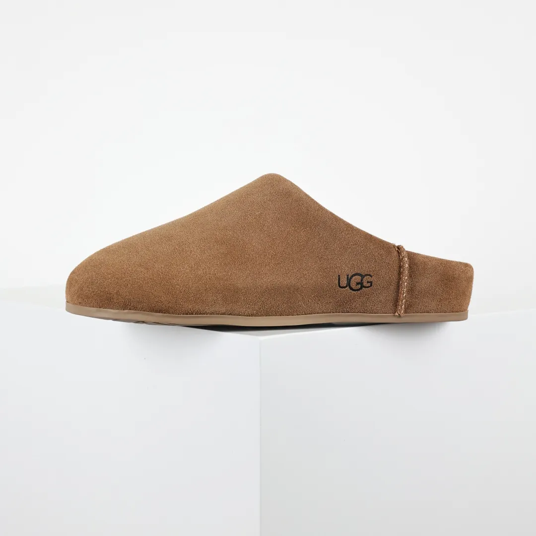 Local self-pickup💰560 Core recommended good price Independently developed original outsole, cashmere insole, keeping warm in winter, suitable for home use. In recent years, uug has launched a style series, which is partially skewed towards the preferences of young consumers, and has also been at the forefront of fashion trends. Shoe body material, water-repellent coated suede upper, 17mm UGGPURE™ implanted wool insole, lightweight non-slip and comfortable rubber outsole, with brand LOGO, complete packaging, size: 35 36 37 38 39 40